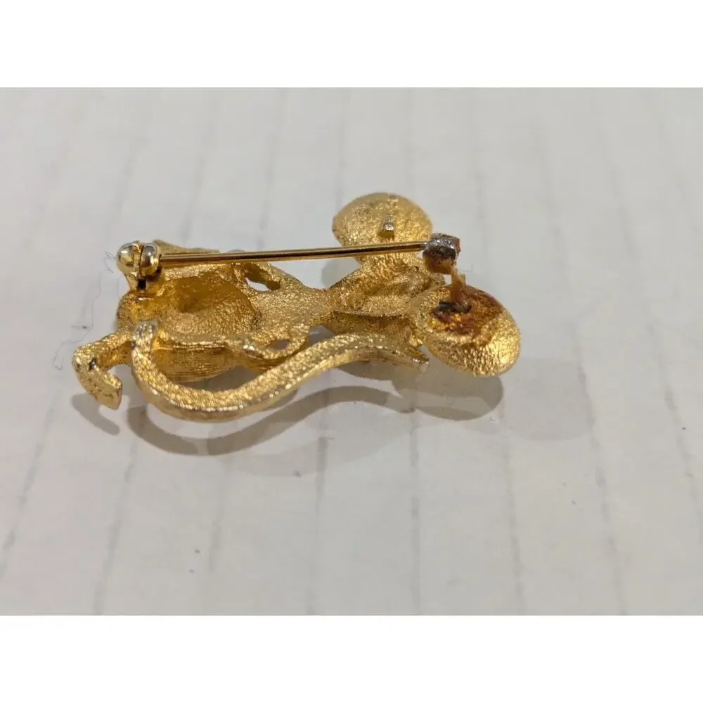 Dancing Mouse Signed Pin Brooch Vintage‎ Gold Tone Black Eyes Tail Up